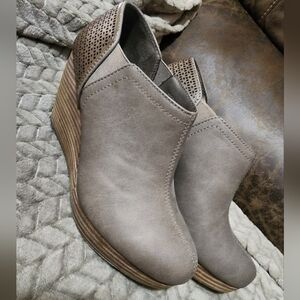 Doctor Scholl womens ankle booties